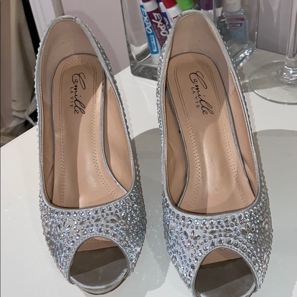 Sparkly sliver Heels with jewels - Picture 3 of 4